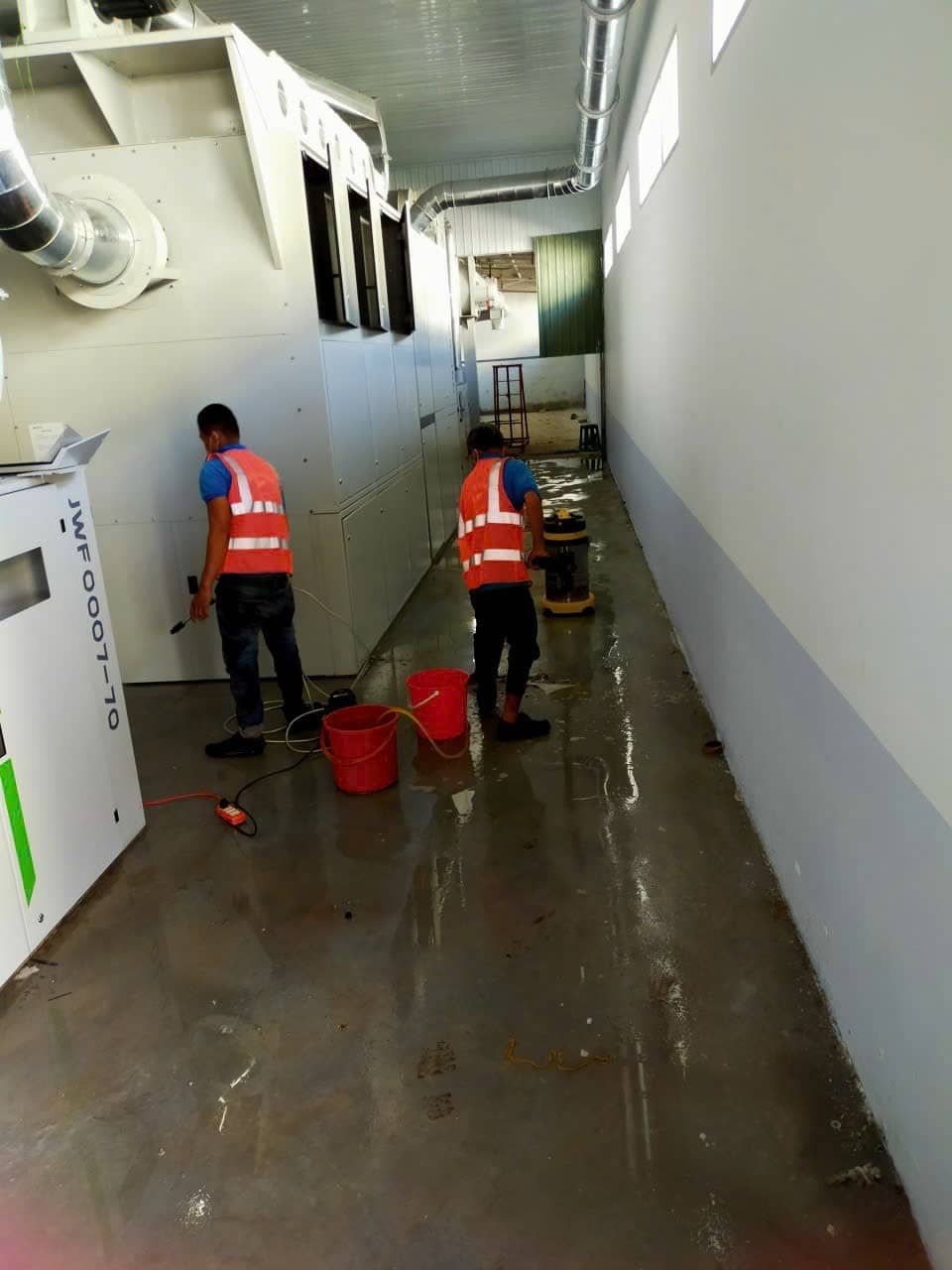 Dịch vụ vệ sinh nhà xưởng an toàn cho công nhân