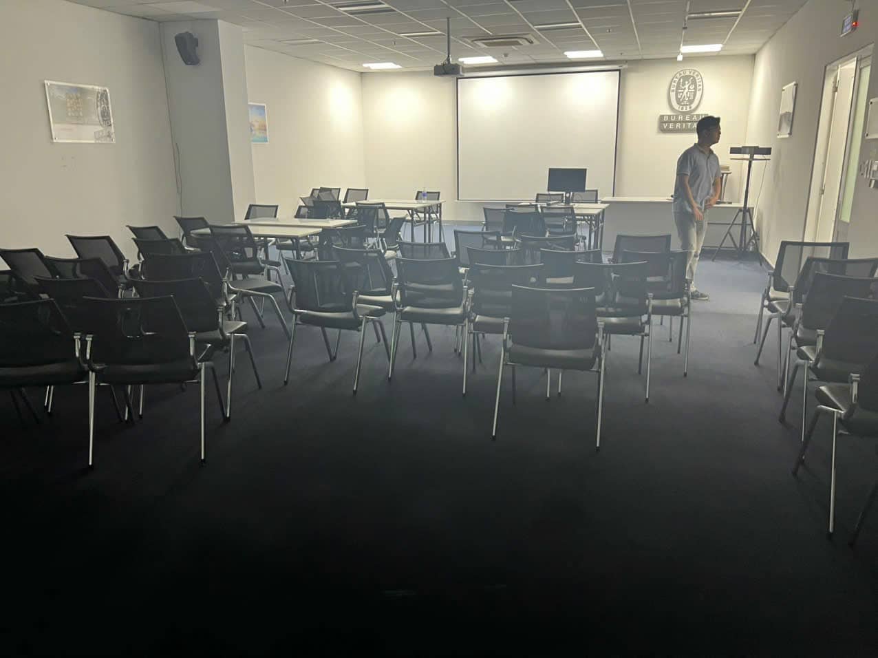 Dịch vụ vệ sinh văn phòng trọn gói cho công ty tại Quận 2 – Giải pháp sạch sẽ, chuyên nghiệp, tiết kiệm chi phí 4 Dịch vụ vệ sinh văn phòng trọn gói cho công ty tại Quận 2