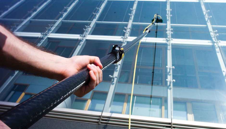 Vệ Sinh Kính Mặt Dựng Tòa Nhà Cao Tầng