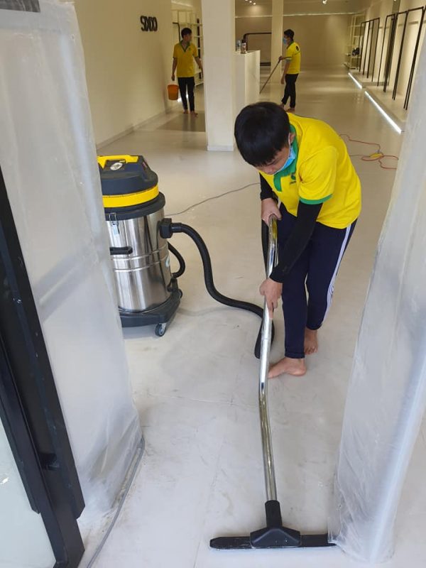 dịch vụ vệ sinh showroom và cửa hàng giữ hình ảnh chuyên nghiệp