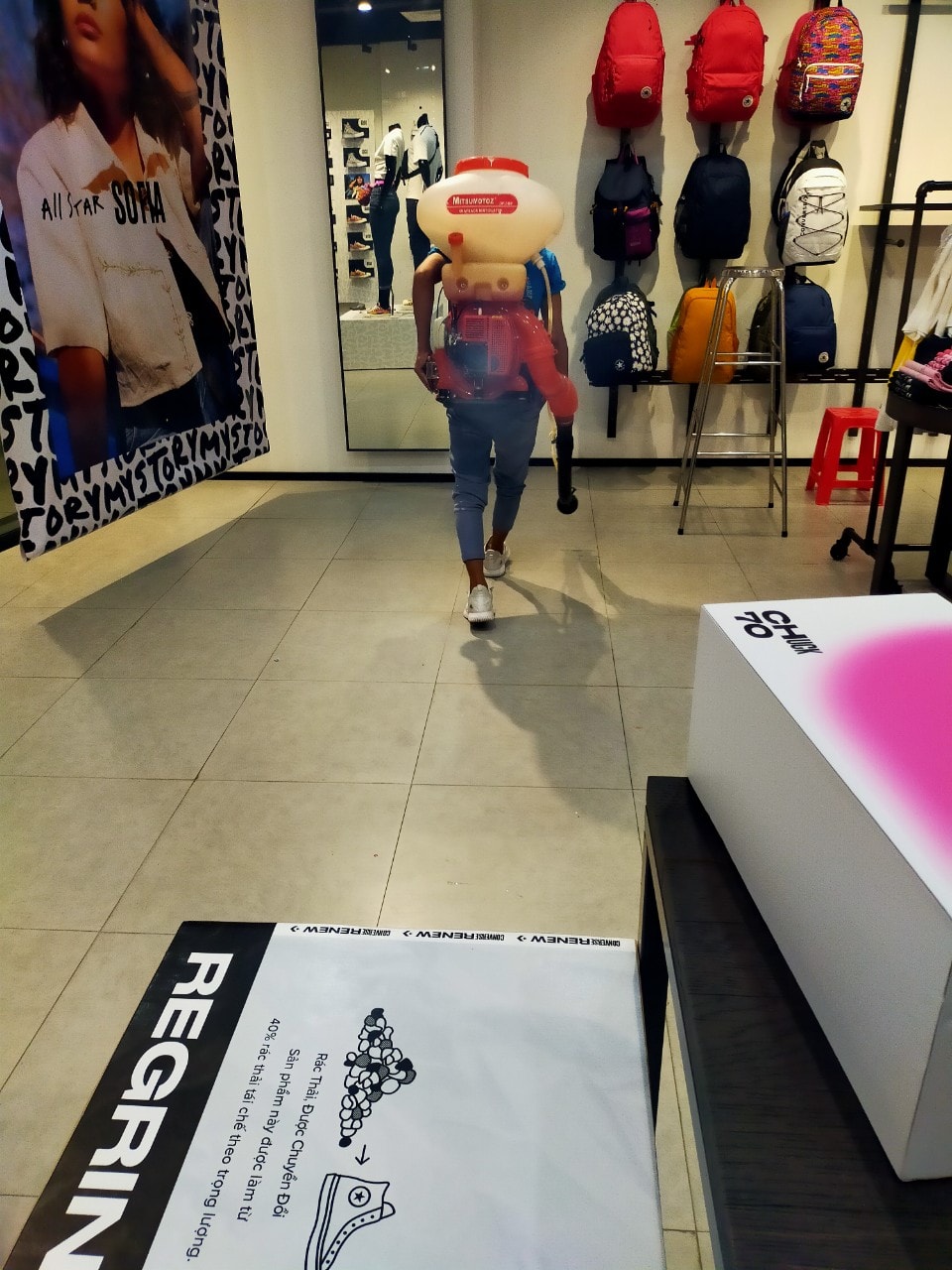 Xịt Côn Trùng 1 xịt côn trùng cho trung tâm thương mại