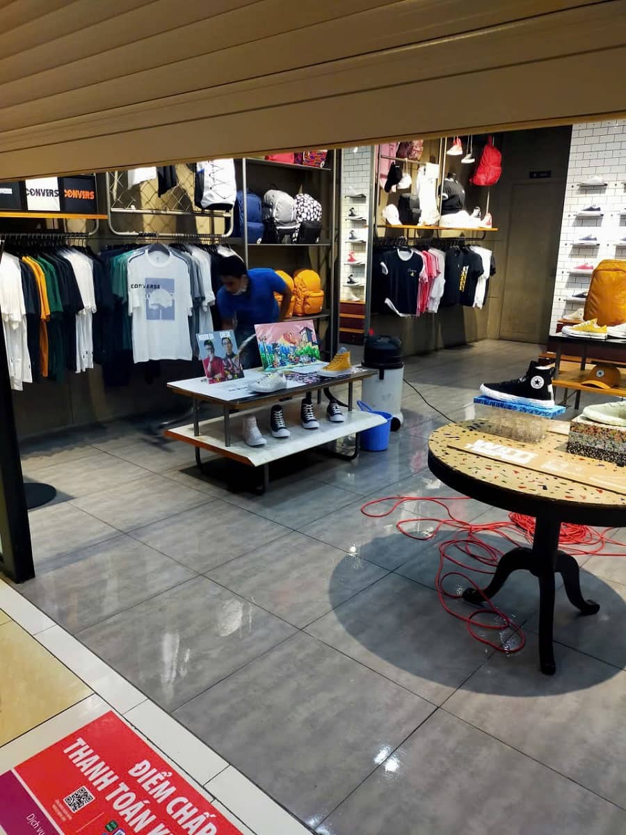 Dịch vụ vệ sinh cửa hàng