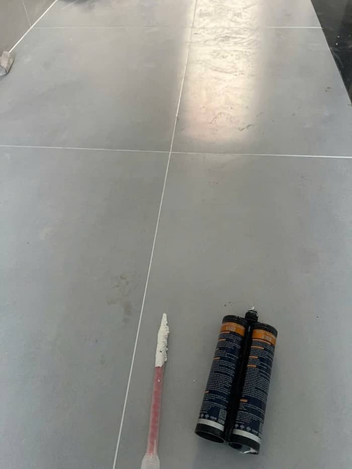 Thi Công Ron Epoxy 2 Thành Phần Tại Bình Dương & Đồng Nai: Giải Pháp "Khóa" Bụi Bẩn Vĩnh Cửu