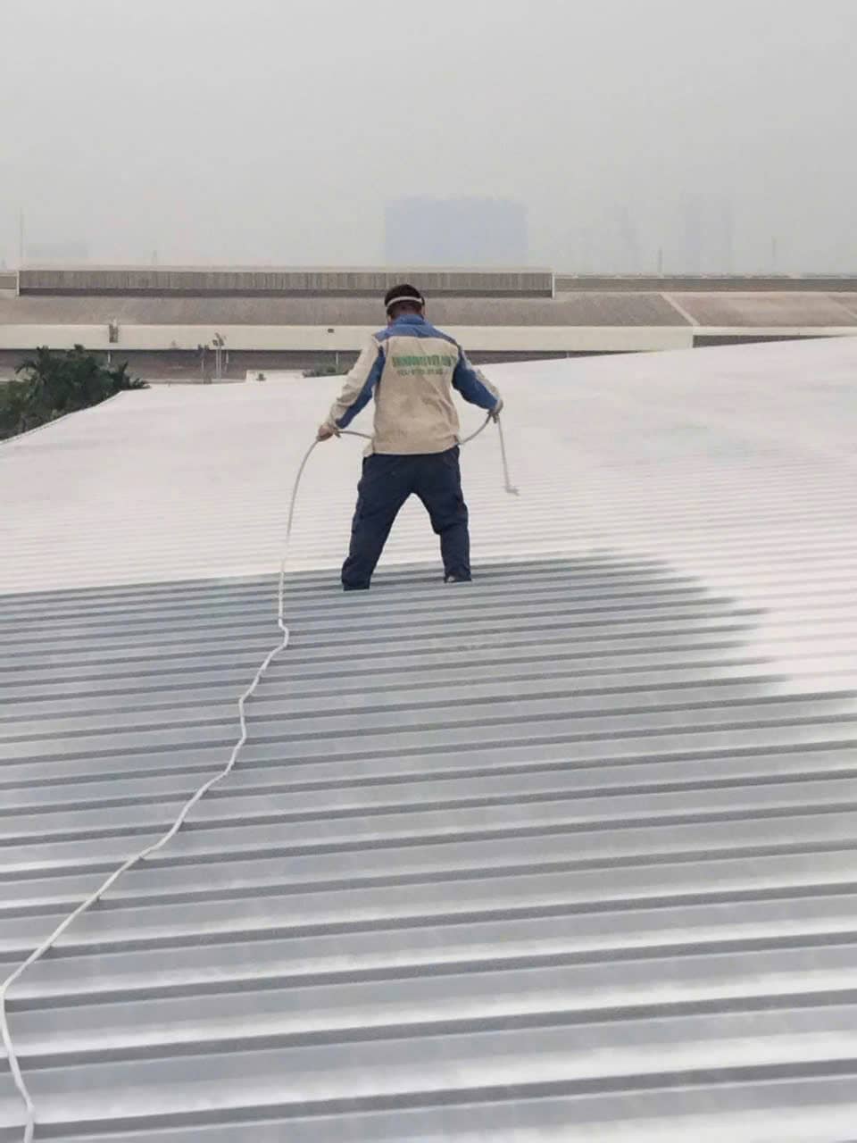 Dịch Vụ Đu Dây Sơn Chống Thấm Mặt Ngoài Tại Bình Dương: Giải Pháp Triệt Để Cho Nhà Cao Tầng & Nhà Xưởng