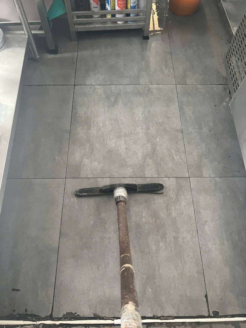 Dịch Vụ Vệ Sinh Bếp Nhà Hàng Tại TP.HCM: Sạch Dầu Mỡ - Chuẩn ATVSTP 2026