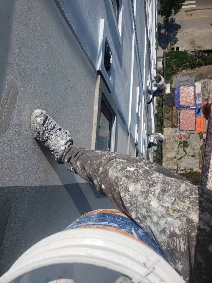 Thi Công Sơn Chống Thấm Tường Mặt Ngoài Tòa Nhà Tại Long An: Giải Pháp Bền Vững Cho Mọi Công Trình