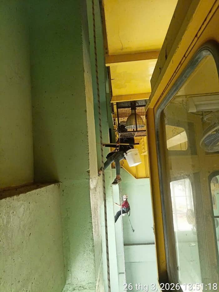 Thi Công Sơn Chống Thấm Tường Mặt Ngoài Tòa Nhà Tại Long An: Giải Pháp Bền Vững Cho Mọi Công Trình