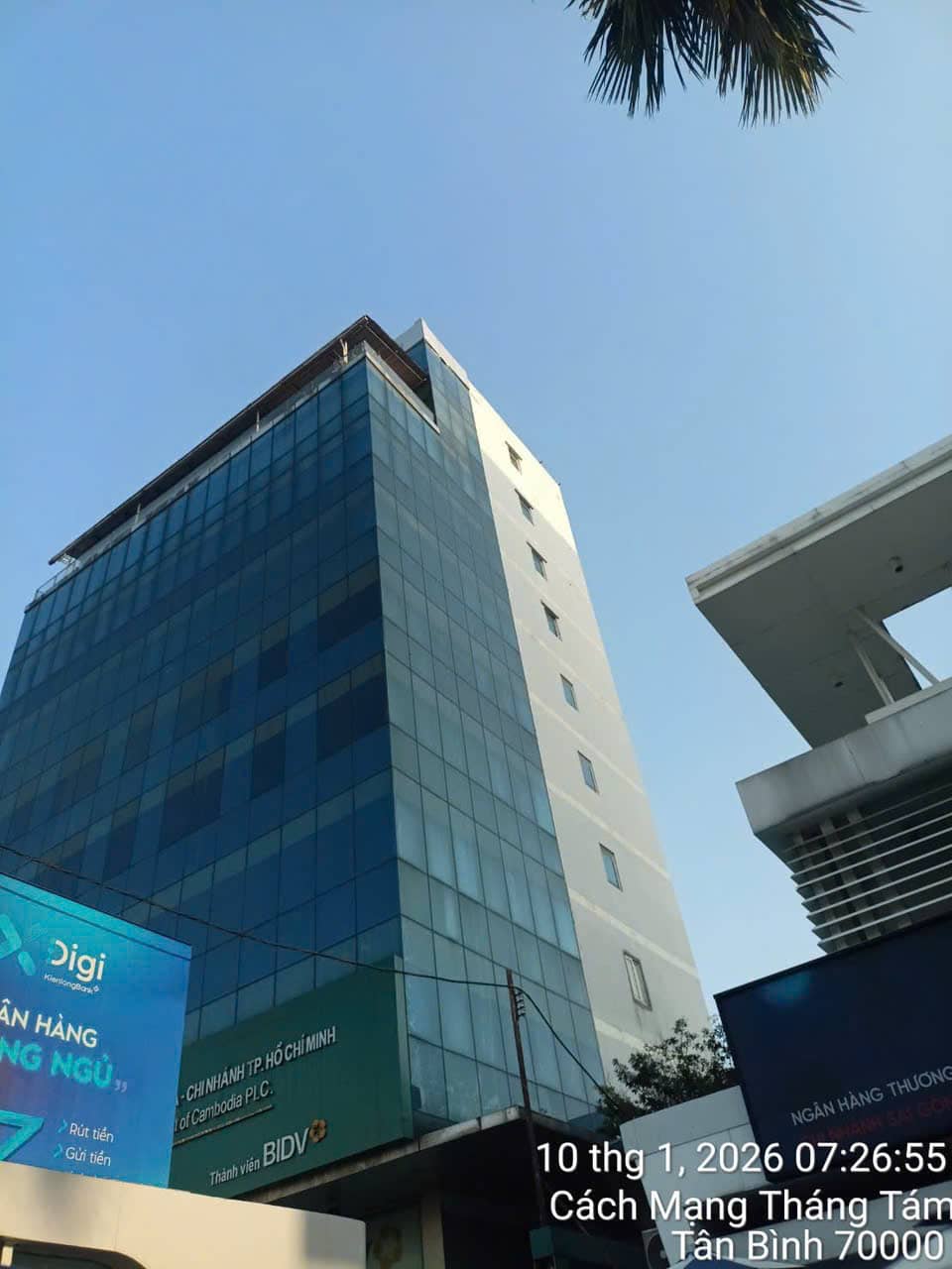 Báo Giá Toàn Diện: Lau Kính Mặt Ngoài Tòa Nhà Tại Bình Dương – Giải Pháp Tầm Cao Đạt Chuẩn HSE 2026