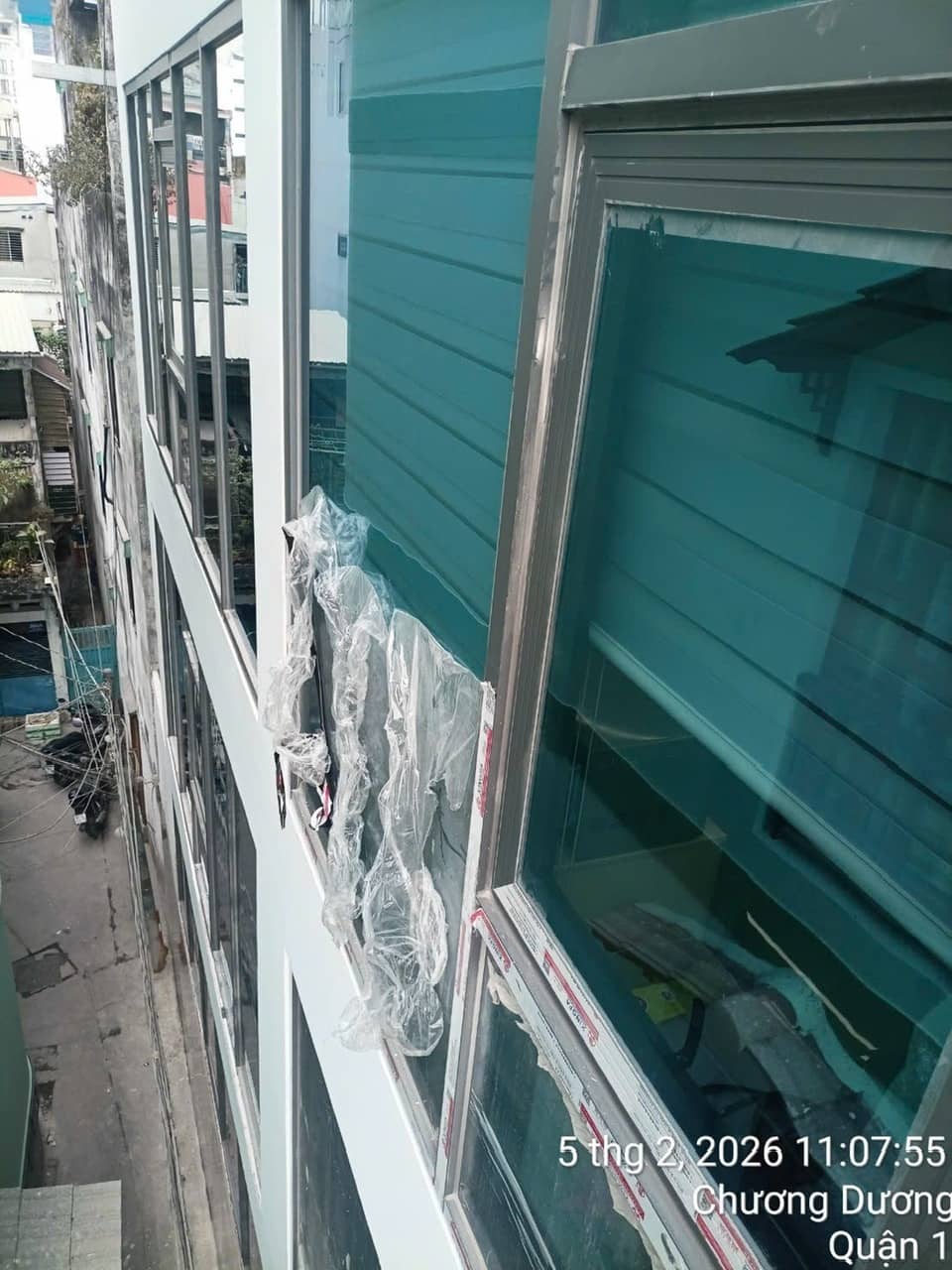Giải Pháp Đu Dây Vệ Sinh Cao Tầng Toàn Diện: Dịch Vụ Lau Kính Ngoài Trời Quận 7 Uy Tín Cho Năm 2026