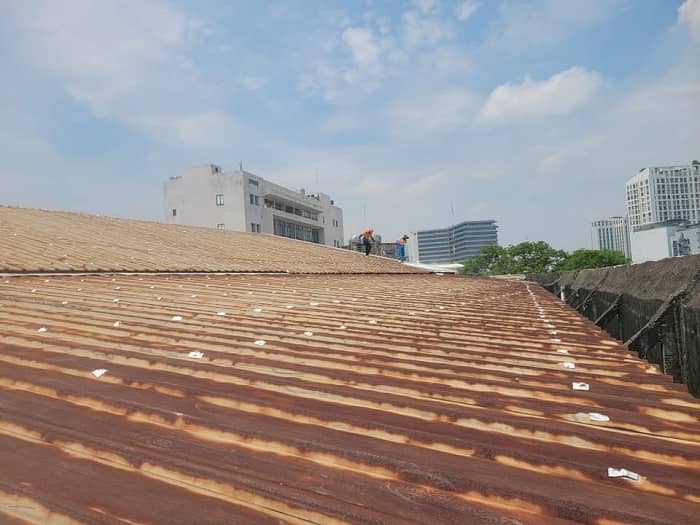 Phun Sơn Chống Thấm Vách Mái Tôn Nhà Xưởng HCM: Giải Pháp Bảo Vệ Toàn Diện, Chống Nóng Kháng Dột Triệt Để 1 Phun Sơn Chống Thấm Vách Mái Tôn Nhà Xưởng HCM: Giải Pháp Bảo Vệ Toàn Diện, Chống Nóng Kháng Dột Triệt Để