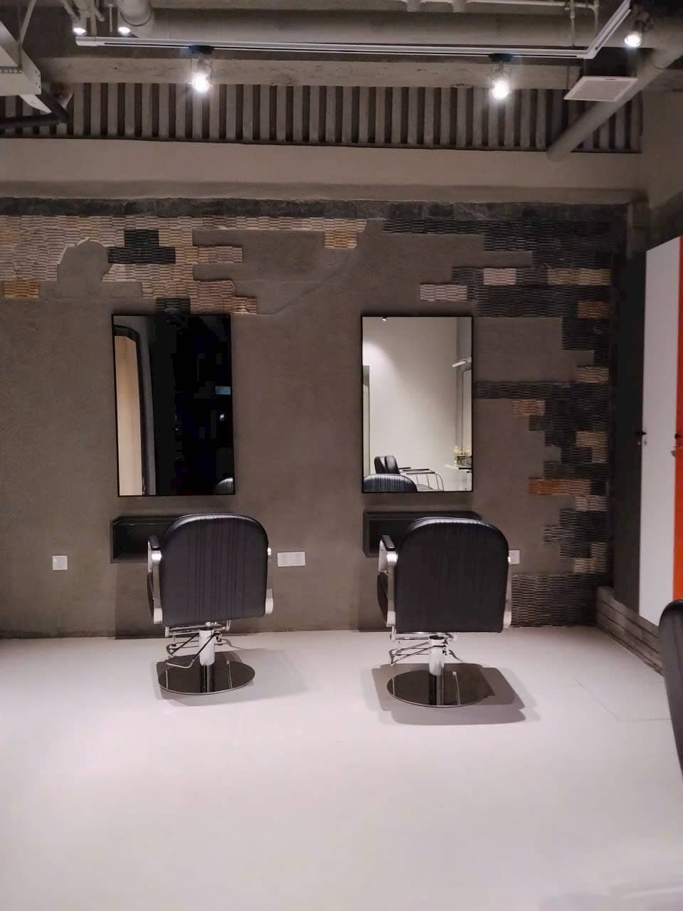 Nghệ Thuật Thi Công Ron Epoxy Bằng Mặt Gạch Cùng Tông Gạch Kingsmen: Đỉnh Cao Sang Trọng Cho Sàn Nhà Hiện Đại 1 Nghệ Thuật Thi Công Ron Epoxy Bằng Mặt Gạch Cùng Tông Gạch Kingsmen: Đỉnh Cao Sang Trọng Cho Sàn Nhà Hiện Đại