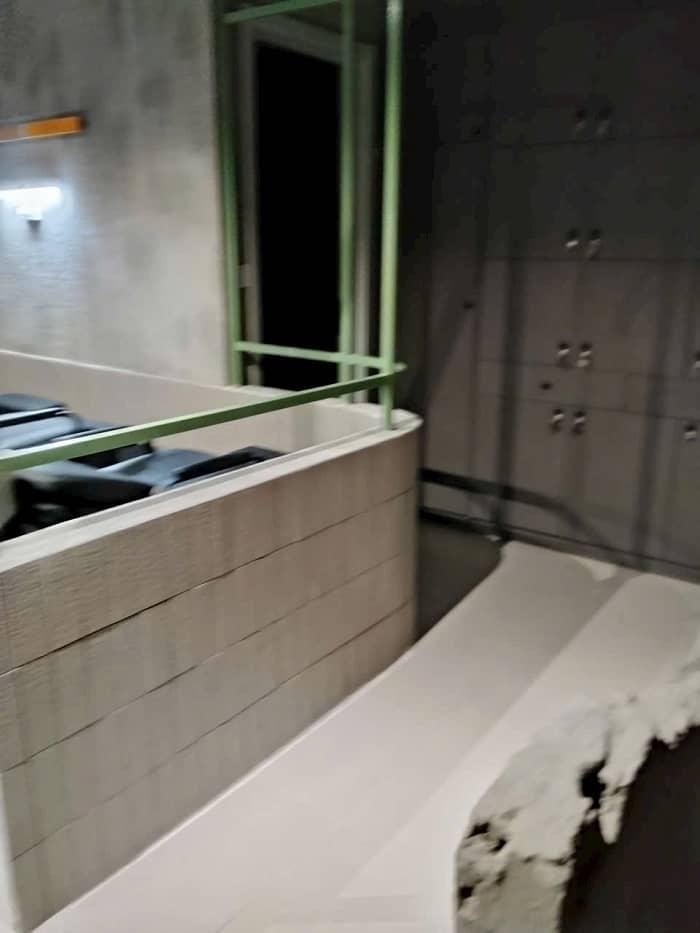 Nghệ Thuật Thi Công Ron Epoxy Bằng Mặt Gạch Cùng Tông Gạch Kingsmen: Đỉnh Cao Sang Trọng Cho Sàn Nhà Hiện Đại 3 Nghệ Thuật Thi Công Ron Epoxy Bằng Mặt Gạch Cùng Tông Gạch Kingsmen: Đỉnh Cao Sang Trọng Cho Sàn Nhà Hiện Đại