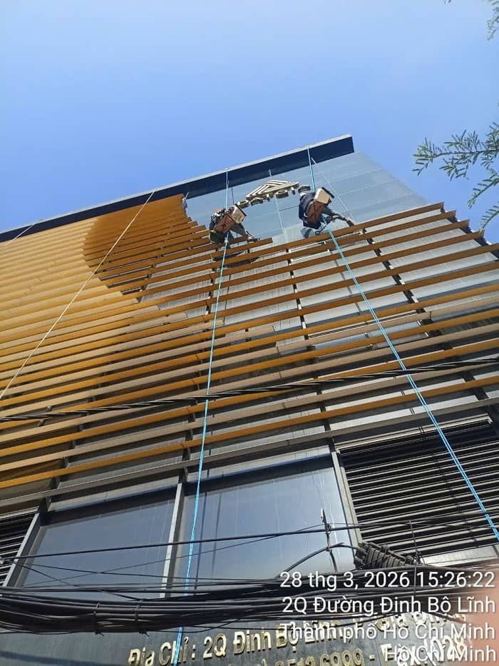 Thi Công Sơn Chống Thấm Nứt Tường Tại HCM: Giải Pháp Bảo Vệ Ngôi Nhà Vĩnh Cửu
