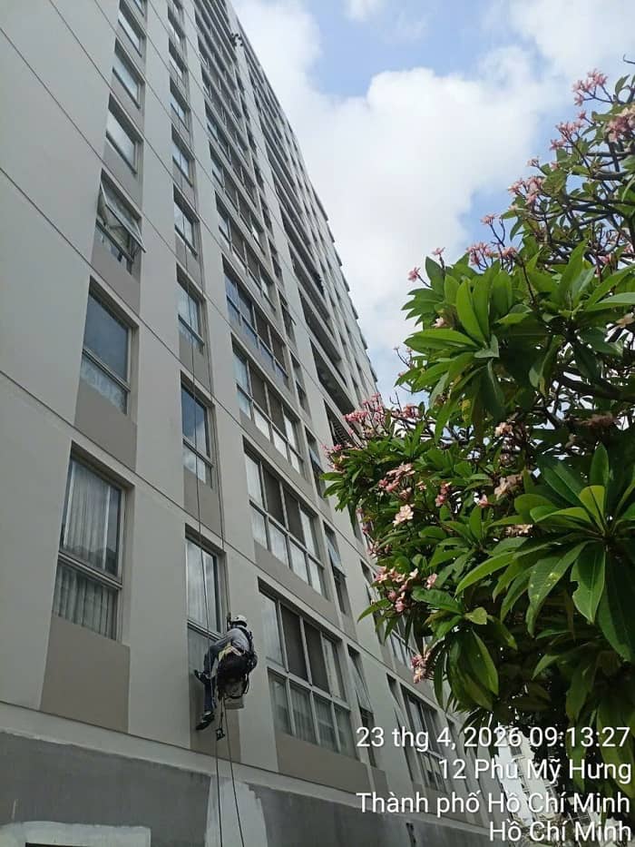 Thi Công Sơn Chống Thấm Nứt Tường Tại HCM: Giải Pháp Bảo Vệ Ngôi Nhà Vĩnh Cửu