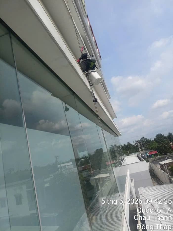 Thi Công Sơn Chống Thấm Nứt Tường Tại HCM: Giải Pháp Bảo Vệ Ngôi Nhà Vĩnh Cửu