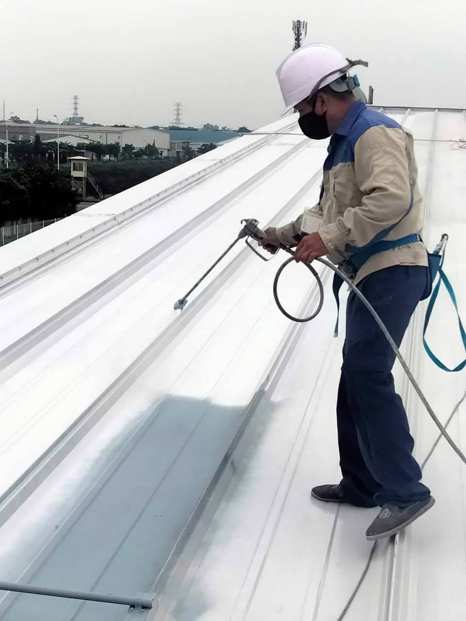 Phun Sơn Chống Thấm Vách Mái Tôn Nhà Xưởng HCM: Giải Pháp Bảo Vệ Toàn Diện, Chống Nóng Kháng Dột Triệt Để 6 Phun Sơn Chống Thấm Vách Mái Tôn Nhà Xưởng HCM: Giải Pháp Bảo Vệ Toàn Diện, Chống Nóng Kháng Dột Triệt Để