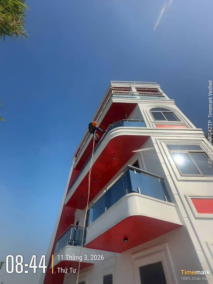 Giải Pháp Khắc Phục Triệt Để Thấm Dột Ngoại Thất: Dịch Vụ Trám Vá Sơn Chống Thấm Tường Tại Thủ Đức