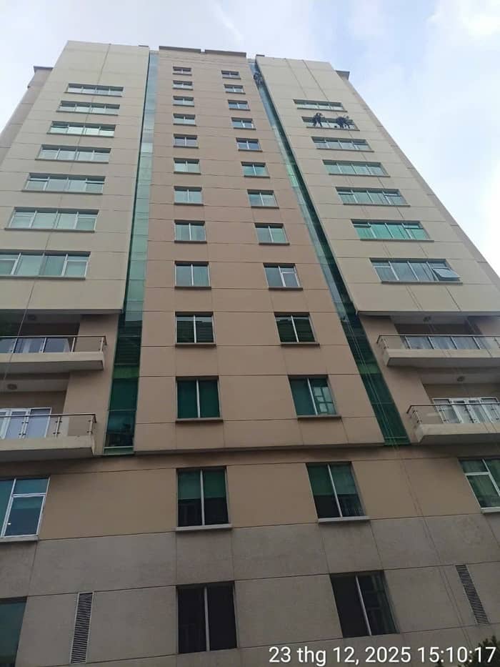 Giải Pháp Bảo Dưỡng Mặt Dựng Đỉnh Cao Dịch Vụ Lau Cửa Kính Mặt Ngoài Chung Cư Quận 2 Chuyên Nghiệp