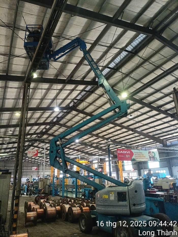 Kỹ Thuật Quét Mạng Nhện Trên Cao, Chà Sàn Nhà Xưởng Tại Bình Chánh: Giải Pháp Làm Sạch Công Nghiệp Toàn Diện, Chuẩn Tác Phong Khép Kín 1 Kỹ Thuật Quét Mạng Nhện Trên Cao, Chà Sàn Nhà Xưởng Tại Bình Chánh: Giải Pháp Làm Sạch Công Nghiệp Toàn Diện, Chuẩn Tác Phong Khép Kín