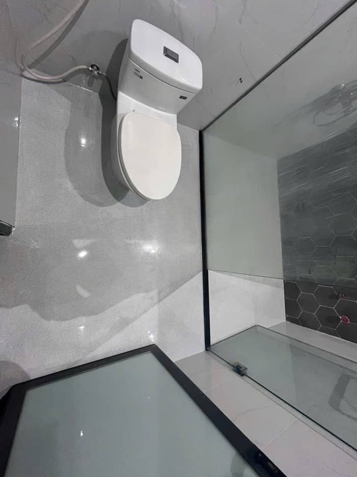 Cải Tạo Sàn Nhà Vệ Sinh Không Cần Đục Phá Tại HCM: Giá Rẻ, Nhanh Gọn, Không Bụi Bẩn